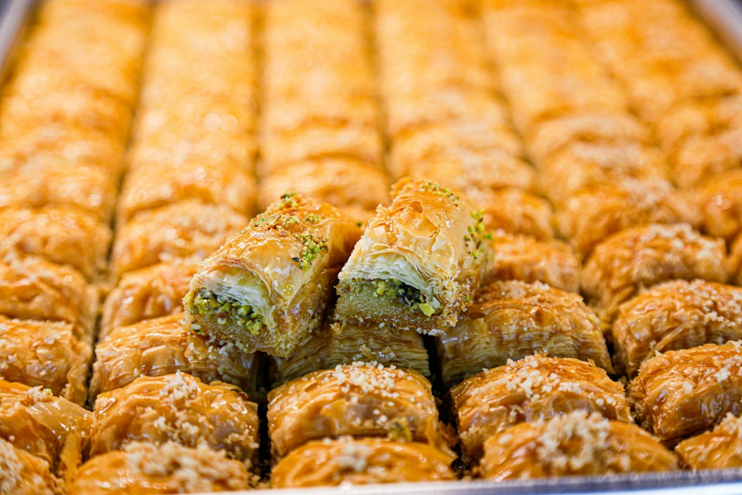 Türkische Baklava: Knuspriges Gebäck mit Pistazien und Sirup