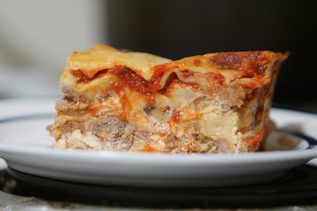 Weltbeste Lasagne: herzhaft, saftig und mit goldener Käsekruste